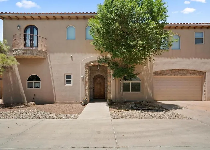 Luxury Tuscan Villa Near Old Town