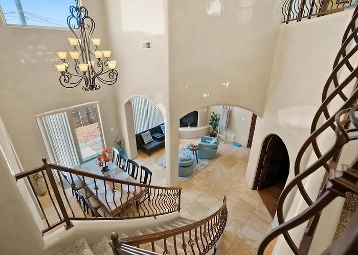 Luxury Tuscan Villa Near Old Town