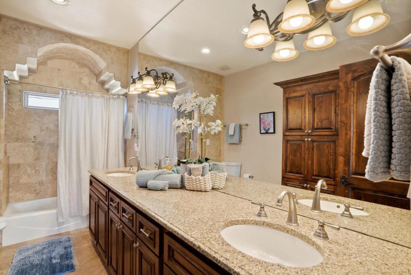 Luxury Tuscan Near Old Town